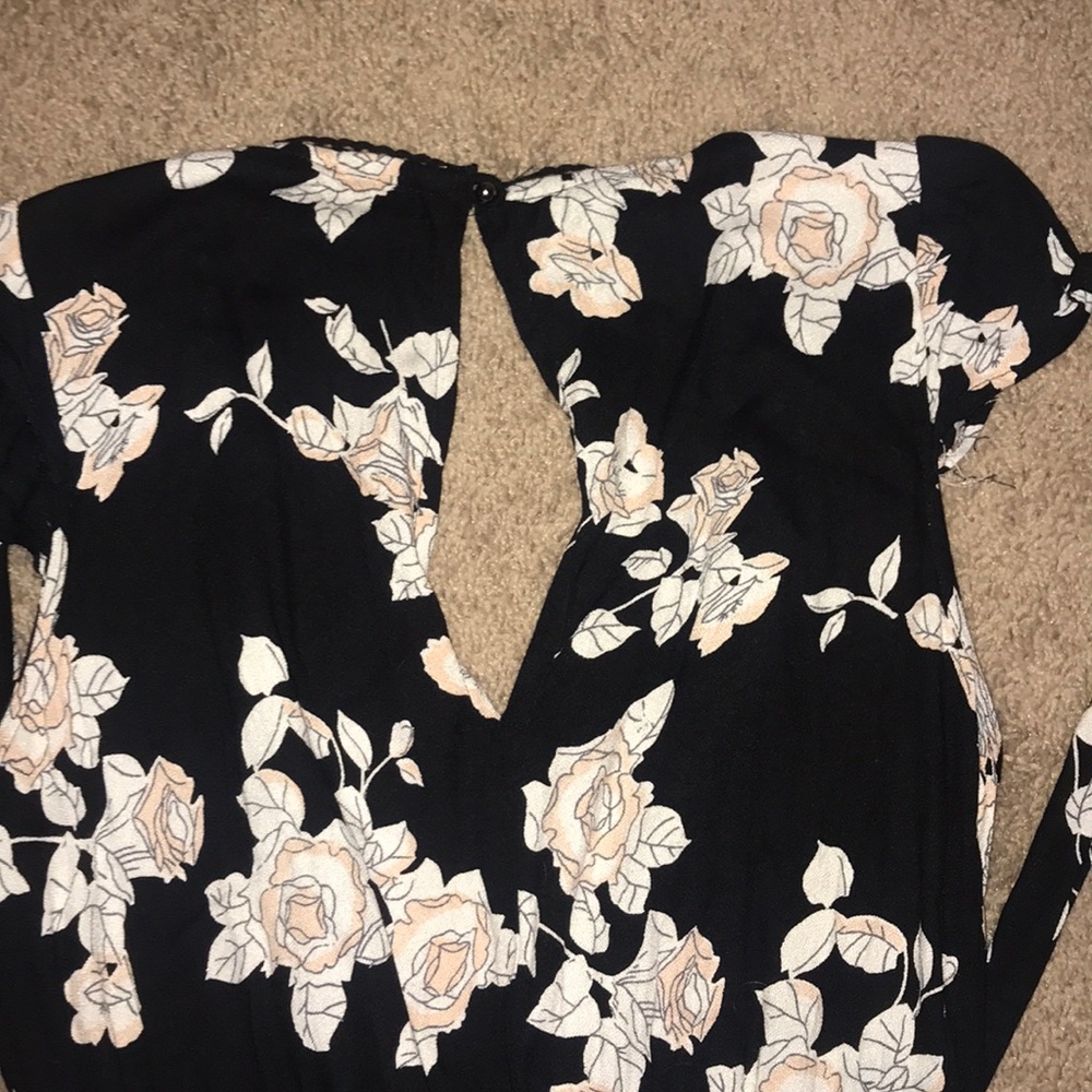 ๐ Floral Romper - Picture 4 of 4